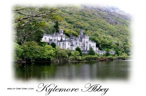 Carte postale de Kylemore Abbey en Irlande.