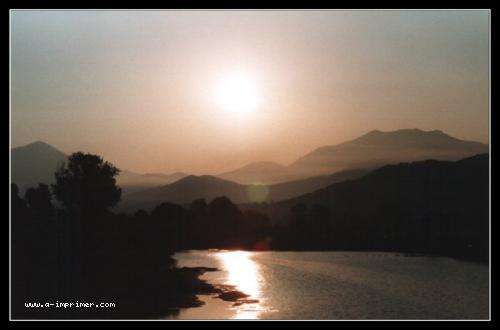 Carte postale d'un lever de soleil sur la Corse.