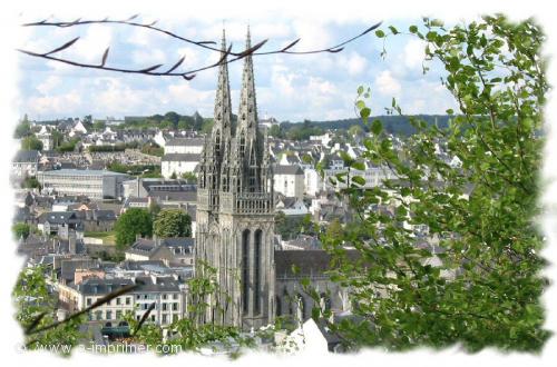 Carte postale de la Cathdrale de Quimper en Bretagne.