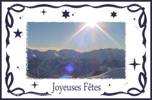 Joyeuses Fêtes Carte postale Joyeuses fêtes : Montagnes enneigées.