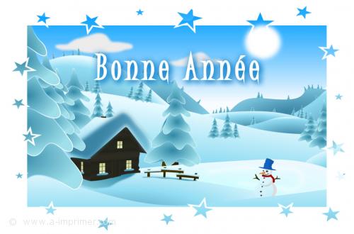 Un bonhomme de neige dans des montagnes enneiges pour souhaiter une bonne anne 2021