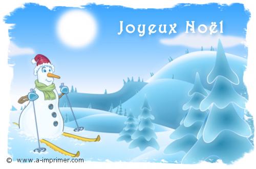 Un bonhomme de neige fait du ski dans la neige. Pour souhaiter un Joyeux Nol.