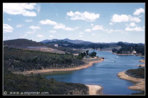 Madagascar Carte postale d'une rivière à Madagascar.