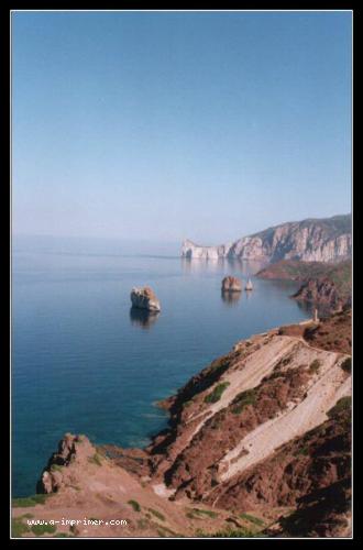 Carte postale de falaises (Costa di Masua) en Italie.