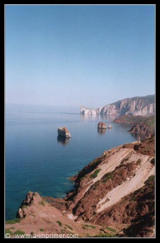 Carte postale de falaises (Costa di Masua) en Italie.