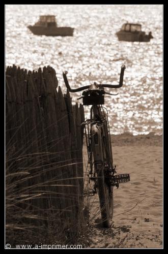 Le vélo Carte postale d'un vélo sur la plage.